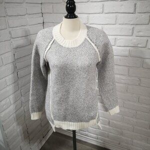 NWOT Wind River Ladies Size Medium Grey & White Straight Fit Sweater